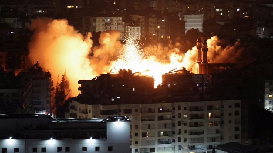 Kerusakan akibat serangan udara Israel di pinggiran selatan Beirut, Lebanon, Jumat (6/6/2025). (REUTERS/Ali Hankir) Kerusakan akibat serangan udara Israel di pinggiran selatan Beirut, Lebanon, Jumat (6/6/2025). (REUTERS/Ali Hankir)