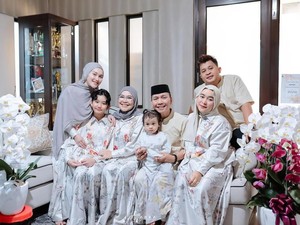 Sakit, Ibunda Ayu Ting Ting Nyaris Gak Salat Idul Adha
