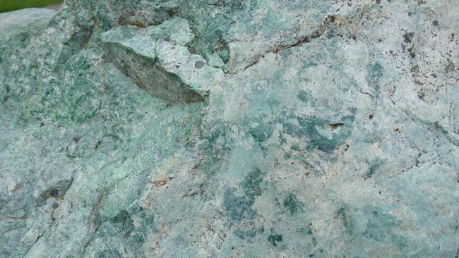Jadeite, si Batu Langka Seharga Rumah di Jaksel Kalahkan Emas-Platinum
