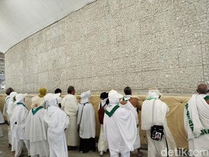 Video: Melihat Tempat Jemaah Haji Menimpuki Setan