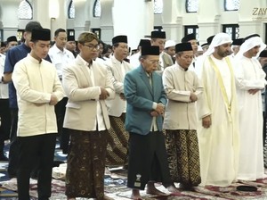 Gibran Salat Idul Adha di Solo: Ketemu Kiai yang Ngawal Saya dari Wali Kota