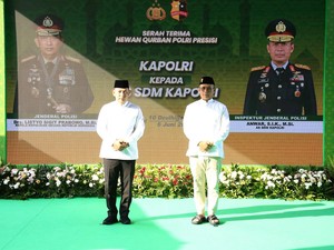 Kapolri Serahkan 9.648 Hewan Kurban untuk Masyarakat