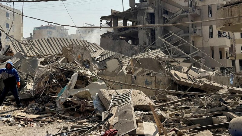 Kerusakan akibat serangan udara Israel di pinggiran selatan Beirut, Lebanon, Jumat (6/6/2025). (REUTERS/Ali Hankir)