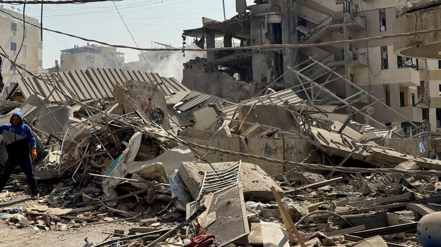 Kerusakan akibat serangan udara Israel di pinggiran selatan Beirut, Lebanon, Jumat (6/6/2025). (REUTERS/Ali Hankir) Kerusakan akibat serangan udara Israel di pinggiran selatan Beirut, Lebanon, Jumat (6/6/2025). (REUTERS/Ali Hankir)
