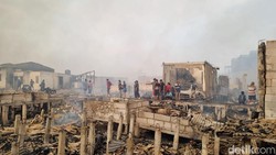 Butuh Waktu 12 Jam untuk Padamkan Kebakaran di Penjaringan Jakut
