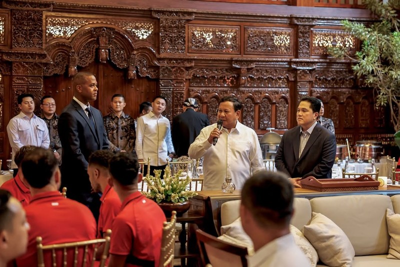 Presiden Prabowo Subianto menerima kedatangan Timnas Indonesia dalam jamuan makan siang di kediaman pribadinya  Jl. Kertanegara, Jakarta, Jumat (6/6/2025). (Dok. Tim Media Presiden)
