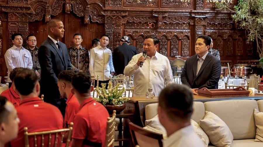 Presiden Prabowo Subianto menerima kedatangan Timnas Indonesia dalam jamuan makan siang di kediaman pribadinya  Jl. Kertanegara, Jakarta, Jumat (6/6/2025). (Dok. Tim Media Presiden)