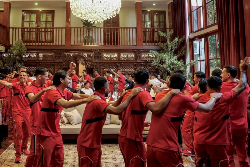 Presiden Prabowo Subianto menerima kedatangan Timnas Indonesia dalam jamuan makan siang di kediaman pribadinya Jl. Kertanegara, Jakarta, Jumat (6/6/2025). (Dok. Tim Media Presiden) Presiden Prabowo Subianto menerima kedatangan Timnas Indonesia dalam jamuan makan siang di kediaman pribadinya Jl. Kertanegara, Jakarta, Jumat (6/6/2025). (Dok. Tim Media Presiden)
