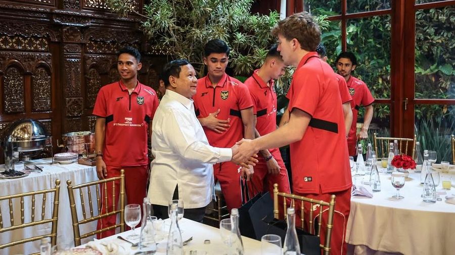Presiden Prabowo Subianto menerima kedatangan Timnas Indonesia dalam jamuan makan siang di kediaman pribadinya Jl. Kertanegara, Jakarta, Jumat (6/6/2025). (Dok. Tim Media Presiden) Presiden Prabowo Subianto menerima kedatangan Timnas Indonesia dalam jamuan makan siang di kediaman pribadinya Jl. Kertanegara, Jakarta, Jumat (6/6/2025). (Dok. Tim Media Presiden)