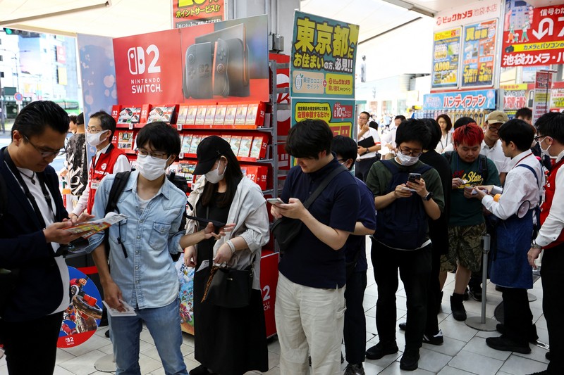 Suasana penjualan Nintendo Switch 2 pada sebuah toko elektronik di Tokyo, Jepang, Kamis (5/6/2025). (REUTERS/Issei Kato) Suasana penjualan Nintendo Switch 2 pada sebuah toko elektronik di Tokyo, Jepang, Kamis (5/6/2025). (REUTERS/Issei Kato)