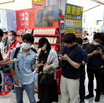 Antrean Mengular Pembeli Nintendo Switch 2, Rela Tunggu Berjam-jam