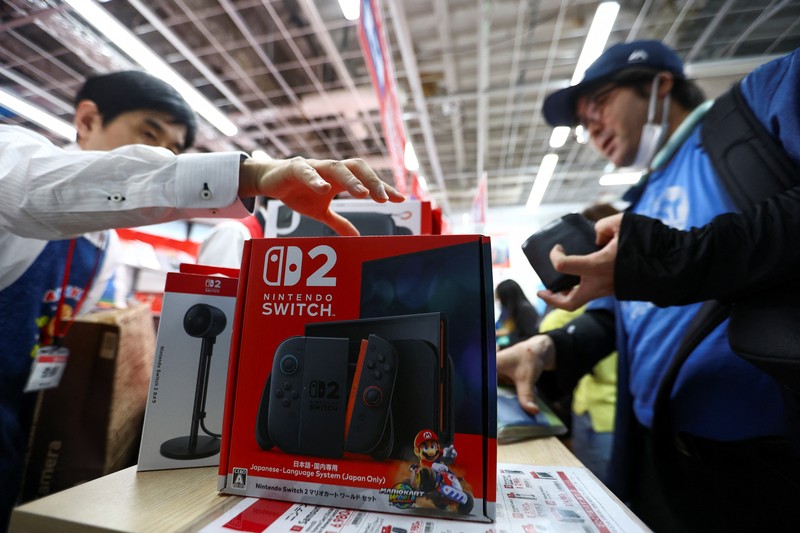 Suasana penjualan Nintendo Switch 2 pada sebuah toko elektronik di Tokyo, Jepang, Kamis (5/6/2025). (REUTERS/Issei Kato) Suasana penjualan Nintendo Switch 2 pada sebuah toko elektronik di Tokyo, Jepang, Kamis (5/6/2025). (REUTERS/Issei Kato)