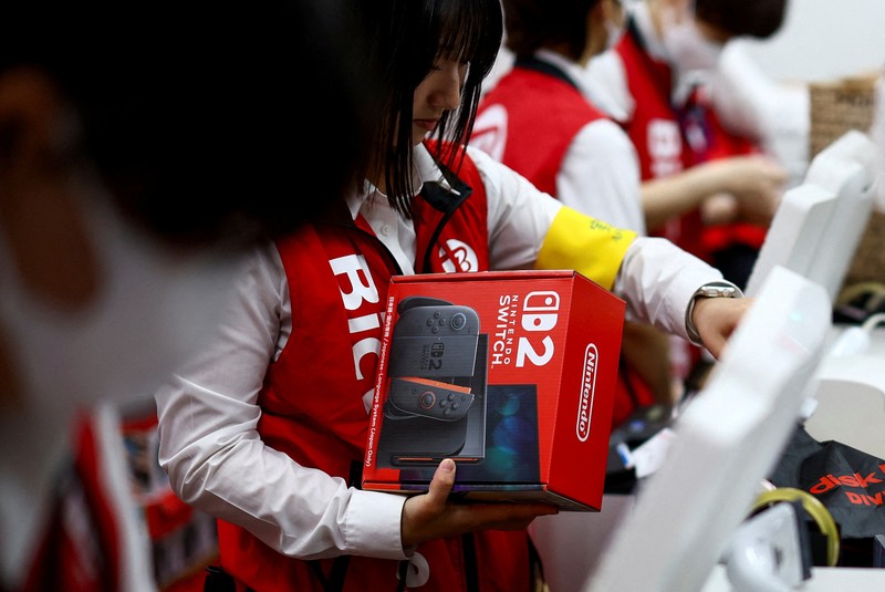 Suasana penjualan Nintendo Switch 2 pada sebuah toko elektronik di Tokyo, Jepang, Kamis (5/6/2025). (REUTERS/Issei Kato) Suasana penjualan Nintendo Switch 2 pada sebuah toko elektronik di Tokyo, Jepang, Kamis (5/6/2025). (REUTERS/Issei Kato)