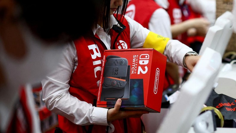 Suasana penjualan Nintendo Switch 2 pada waktu sebuah toko elektronik di Tokyo, Jepang, Kamis (5/6/2025). (REUTERS/Issei Kato)
