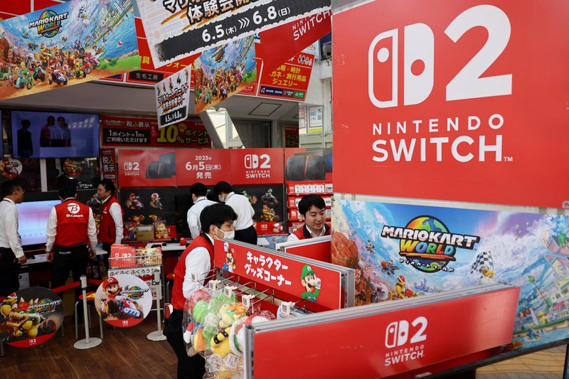 Suasana penjualan Nintendo Switch 2 pada sebuah toko elektronik di Tokyo, Jepang, Kamis (5/6/2025). (REUTERS/Issei Kato) Suasana penjualan Nintendo Switch 2 pada sebuah toko elektronik di Tokyo, Jepang, Kamis (5/6/2025). (REUTERS/Issei Kato)
