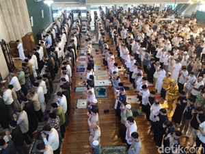 Khidmatnya Suasana Salat Iduladha di Masjid Al-Ukhuwah Bandung