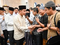 Gibran Salat Iduladha di Solo, Kurban Sapi Limosin-Beri Pesan Ini