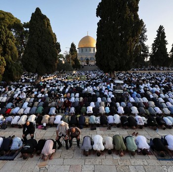 Khidmat! Potret Salat Idul Adha Mulai dari Banda Aceh sampai Yerusalem