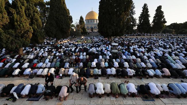 Khidmat! Potret Salat Idul Adha Mulai dari Banda Aceh sampai Yerusalem