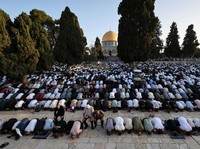 Khidmat! Potret Salat Idul Adha Mulai dari Banda Aceh sampai Yerusalem