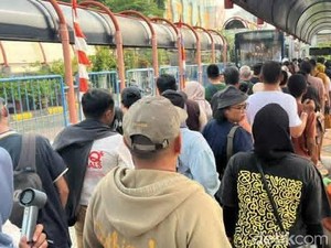 Antrean TransJabodetabek ke Alsut hingga Bogor Mengular di Terminal Blok M