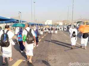 Jemaah Haji Jalan Kaki dari Muzdalifah ke Mina, Kemenag Beri Penjelasan