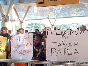 Hendak Cek Tambang Nikel Raja Ampat, Bahlil Disambut Demo Aktivis Lingkungan