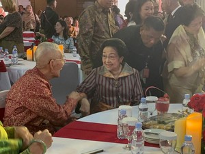 Megawati Hadiri Pameran Guntur Soekarnoputra, Ada Try Sutrisno-Fadli Zon