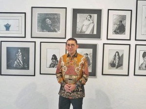 Menbud Puji Karya Guntur Soekarnoputra di Pameran Gelegar Foto Nusantara