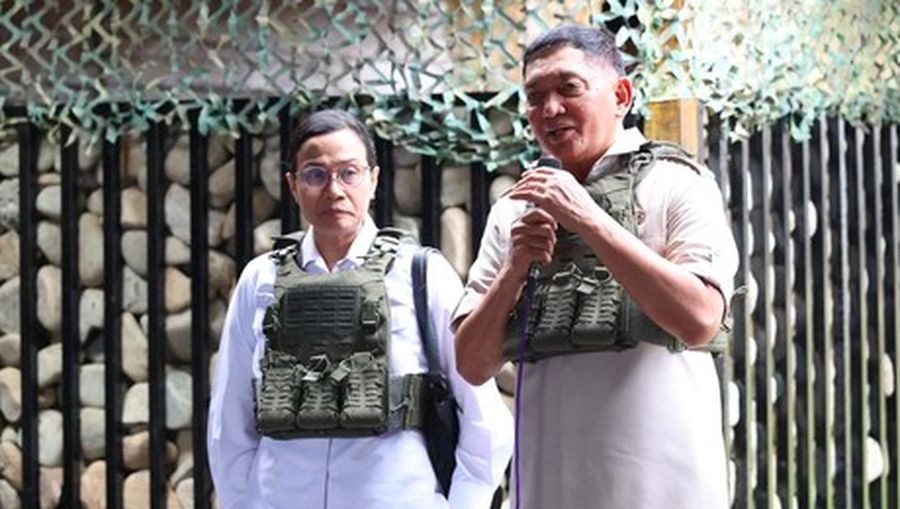 Sebanyak sembilan personel polisi wanita (Polwan) dari Operasi Damai Cartenz-2025 dilibatkan dalam pengamanan VVIP kunjungan Menteri Pertahanan RI Letjen TNI (Purn.) Sjafrie Sjamsoeddin, dan Menteri Keuangan RI Sri Mulyani Indrawati,  di Kenyam, Kabupaten Nduga, Provinsi Papua Pegunungan, Sabtu (7/6/2025). Dok. Ist