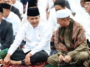 Salat Idul Adha di Palolo, Mentrans Serahkan 2 Sapi Kurban dari Prabowo