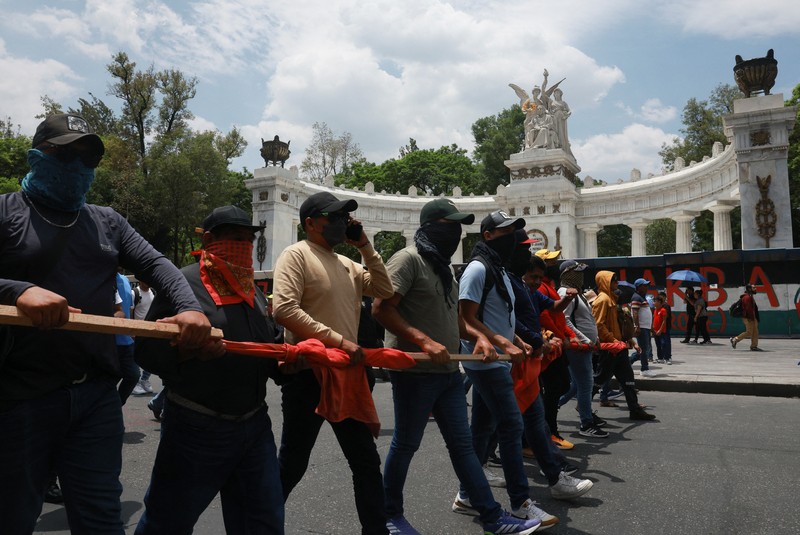 MEXICO-PROTEST/TEACHERS People remove their belongings, tents and tarps set up by members of the National Coordination of Education Workers (CNTE) at the site of a protest to demand dialogue with the government regarding their labor and educational demands, at Zocalo square, in Mexico City, Mexico June 6, 2025. REUTERS/Henry Romero
