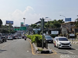 Tak Setinggi Pekan Lalu, 20 Ribu Kendaraan Melintasi Puncak Bogor Siang Ini