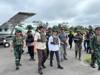 Momen Menkeu dan Menhan Pakai Rompi Anti Peluru Kunjungi Daerah Papua