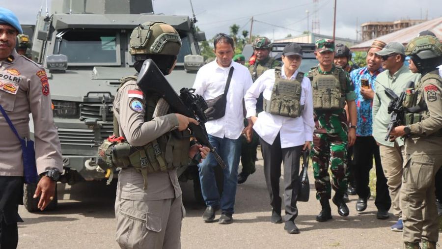 Sebanyak sembilan personel polisi wanita (Polwan) dari Operasi Damai Cartenz-2025 dilibatkan dalam pengamanan VVIP kunjungan Menteri Pertahanan RI Letjen TNI (Purn.) Sjafrie Sjamsoeddin, dan Menteri Keuangan RI Sri Mulyani Indrawati, di Kenyam, Kabupaten Nduga, Provinsi Papua Pegunungan, Sabtu (7/6/2025). Dok. Ist Sebanyak sembilan personel polisi wanita (Polwan) dari Operasi Damai Cartenz-2025 dilibatkan dalam pengamanan VVIP kunjungan Menteri Pertahanan RI Letjen TNI (Purn.) Sjafrie Sjamsoeddin, dan Menteri Keuangan RI Sri Mulyani Indrawati, di Kenyam, Kabupaten Nduga, Provinsi Papua Pegunungan, Sabtu (7/6/2025). Dok. Ist