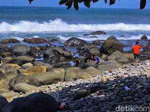 Kisah Tawa dan Tritip di Sunyinya Pantai Kamboja Sukabumi