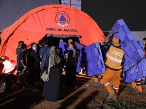 Api Lalap Ratusan Rumah Semipermanen di Penjaringan, 2.000 Warga Mengungsi