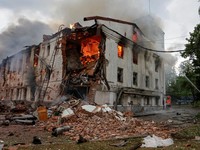 Gempuran Drone-Rudal Rusia Hantam Bangunan Kota Kharkiv