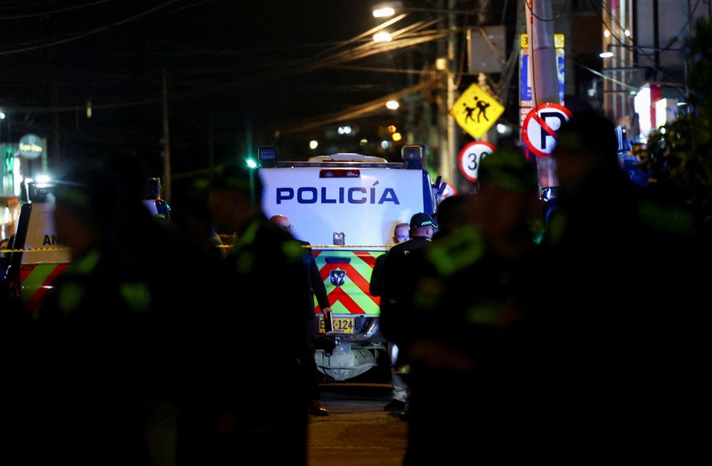 COLOMBIA-POLITICS/URIBE SENSITIVE MATERIAL. THIS IMAGE MAY OFFEND OR DISTURB People carry Colombian Senator Miguel Uribe Turbay to an ambulance after, what the government and his party say, he was shot in Bogota, Colombia June 7, 2025, in this screengrab from a video. Video Obtained by REUTERS THIS IMAGE HAS BEEN SUPPLIED BY A THIRD PARTY. NO RESALES. NO ARCHIVES.