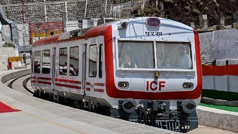 India meresmikan jembatan kereta api tertinggi di dunia di Jammu dan Kashmir. (Tangkapan Layar Reuters TV)