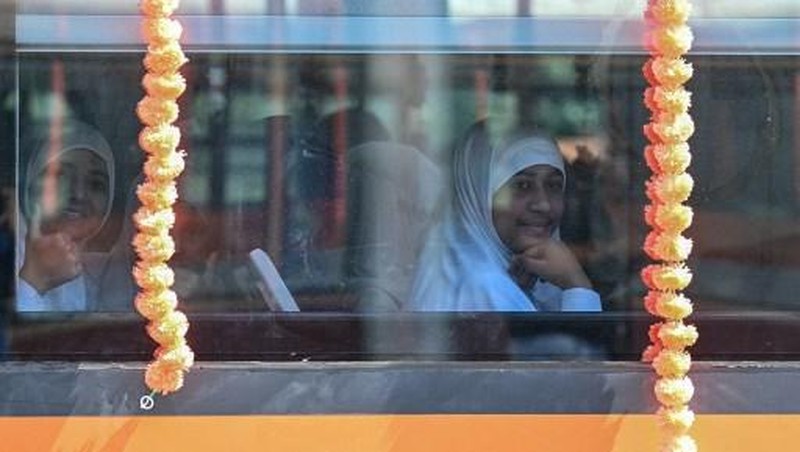 India meresmikan jembatan kereta api tertinggi di dunia di Jammu dan Kashmir. (Tangkapan Layar Reuters TV)