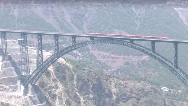 India Punya Jembatan Kereta Api Tertinggi di Dunia, Ini Penampakannya