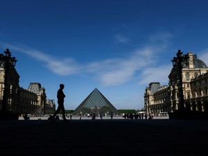 Museum Louvre Dibuka Lagi usai Perhiasan Rp 1,7 Triliun Dicuri
