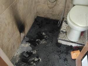 6 Fakta Pria Surabaya Coba Bunuh Diri Bakar Arang di Kamar Mandi