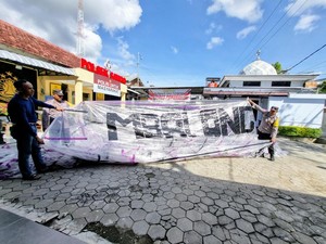 Ada Tulisan Mbalong, Siapa Pembuat Balon Udara Meledak di Ponorogo?