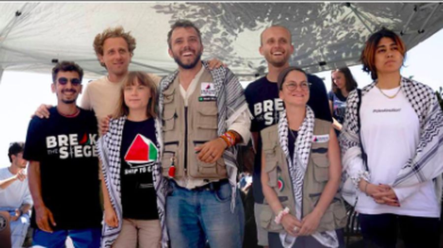 Aktivis dari Swedia, Greta Thunberg bersama dengan kru Madleen Dioperasikan oleh Freedom Flotilla Coalition (FFC) yang pro-Palestina. (Tangkapan Layar Instagram/FFC)
