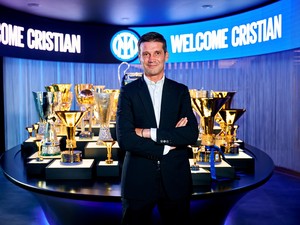 Chivu Awalnya Ingin Bertahan di Parma, tapi Inter Sulit Ditolak