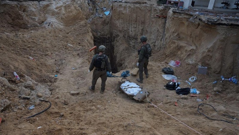 Israeli soldiers walk out from a tunnel underneath the European Hospital in Khan Younis at the Gaza Strip, amid the ongoing ground operation of the Israeli army against Palestinian Islamist group Hamas, June 8, 2025. REUTERS/Ronen Zvulun EDITOR'S NOTE: REUTERS PHOTOGRAPHS WERE REVIEWED BY THE IDF AS PART OF THE CONDITIONS OF THE EMBED. NO PHOTOS WERE REMOVED.