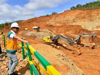 Bahlil Ingin Persoalan Tambang di Raja Ampat Diselesaikan Secara Adat