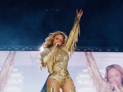Gaya Flawless Beyonce Atasi Insiden Celana Melorot di Konser Cowboy Carter Gaya Flawless Beyonce Atasi Insiden Celana Melorot di Konser Cowboy Carter